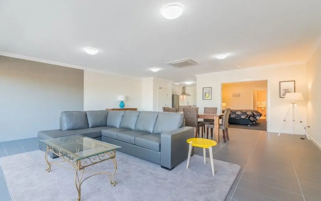 Thompson Avenue Apartments No.4