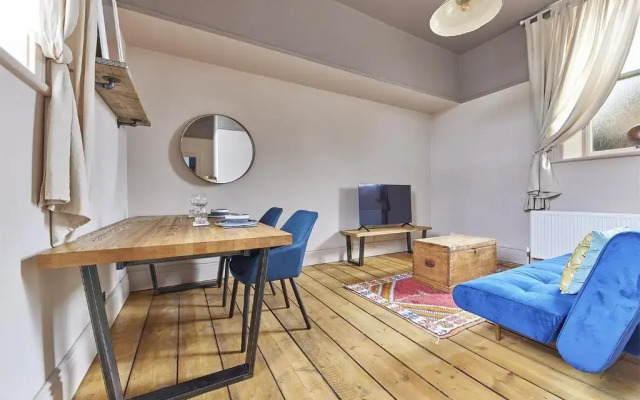 Host Stay The Old Courtroom Flat