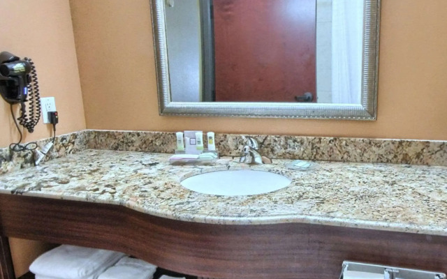 Country Inn & Suites by Radisson, Dearborn, MI
