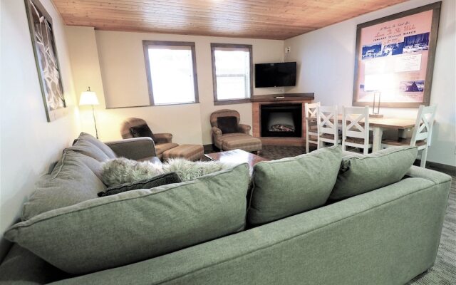 Apex Mountain Lodge Suite 4 Bedrooms 2 Bathrooms Condo