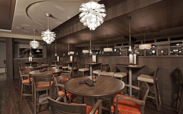Holiday Inn & Suites Windsor Ambassador Bridge by IHG