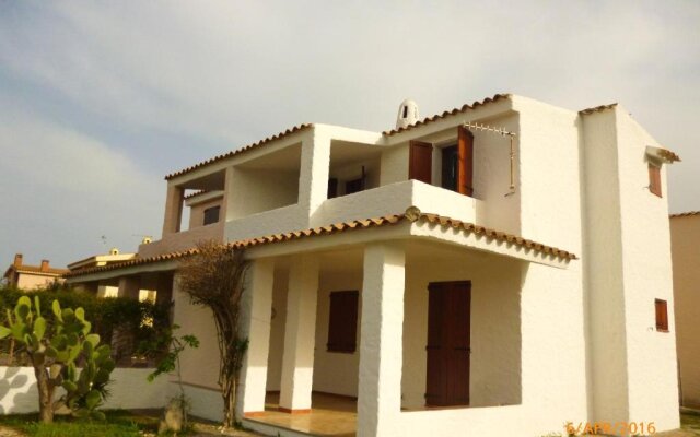 House with 2 Bedrooms in San Teodoro, with Wonderful Sea View And Enclosed Garden - 800 M From the Beach