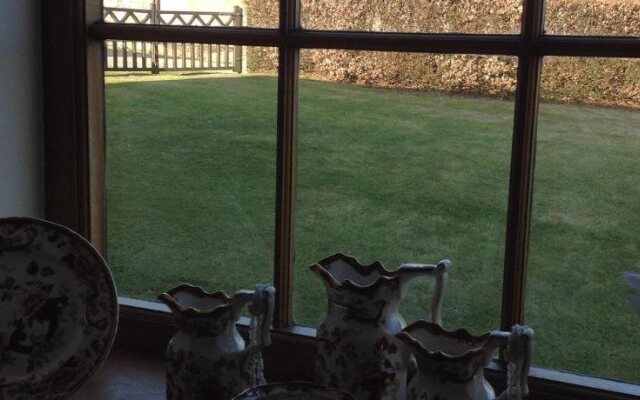 Cadson Manor