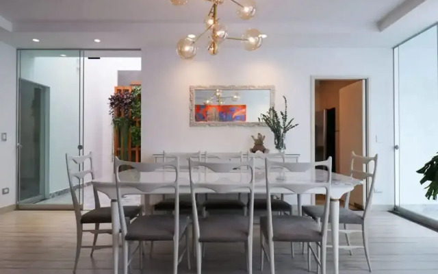 w Stunning House in the Heart of Barranco