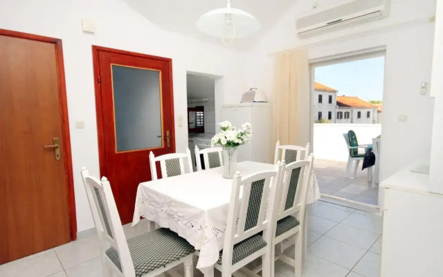 Apartments and rooms with parking space Supetar, Brac - 5658