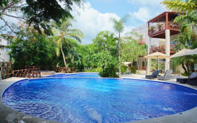 Pajaro de Fuego Pool & Terrace