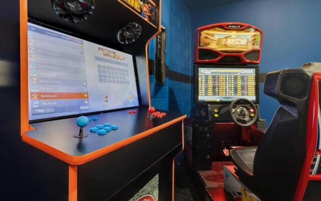 451-Luxury Villa wMovie Theater and Arcade