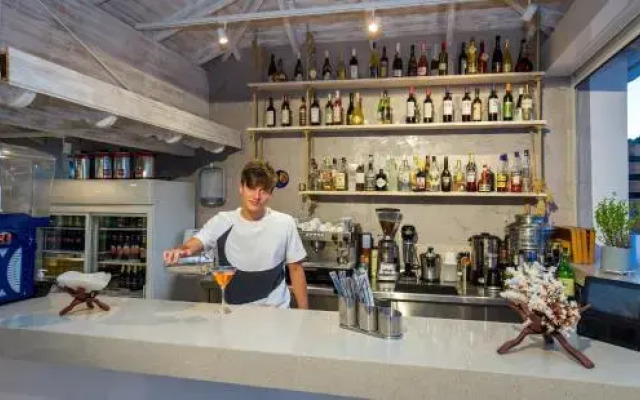 Irini Patira Apartments and Studios