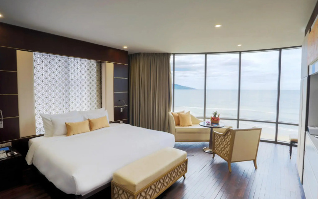 Holiday Beach  Danang