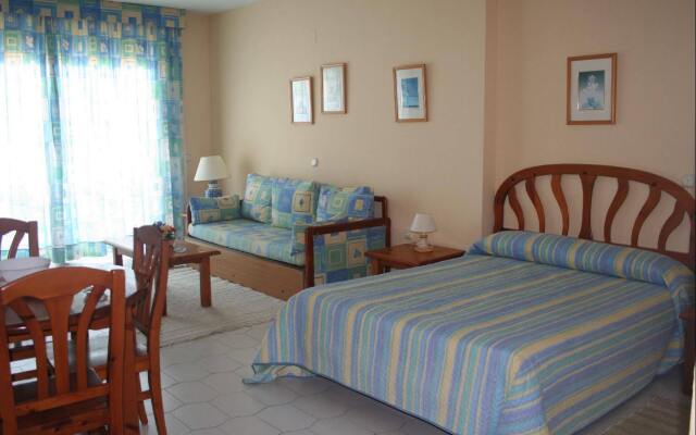 Apartamentos Benal Beach