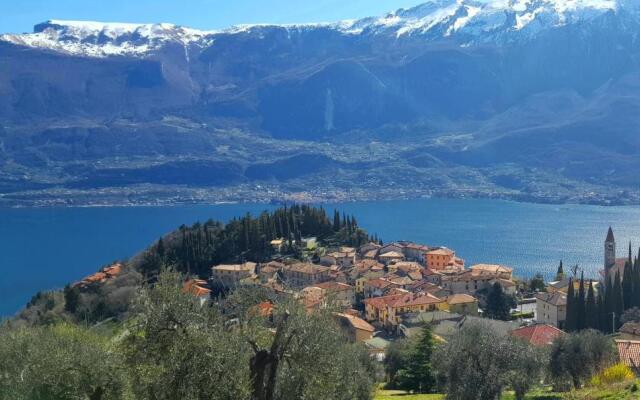 La Quiete 30 Lake view apartment by Gardadomusmea