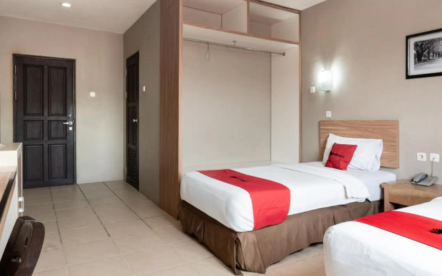 OYO 90027 Ulin Guesthouse – Guest Rooms – Samarinda