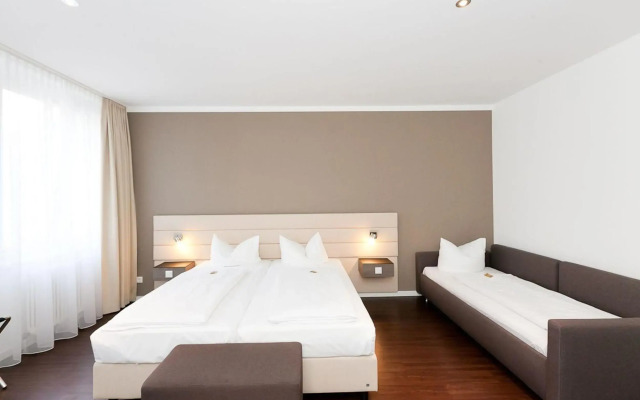 Manhattan Hotel