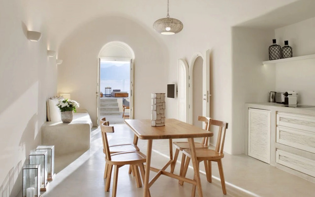 Villa Ioli With Stunning Caldera Views