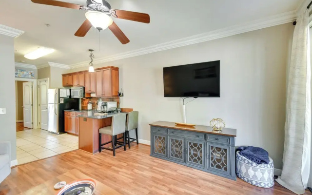 Auburn Retreat w/ Balcony - Walk to Campus!