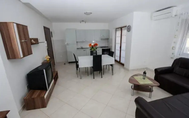Luna Apartments