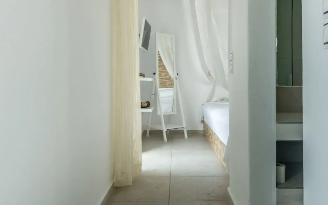Niki Savvas Studio & Suites