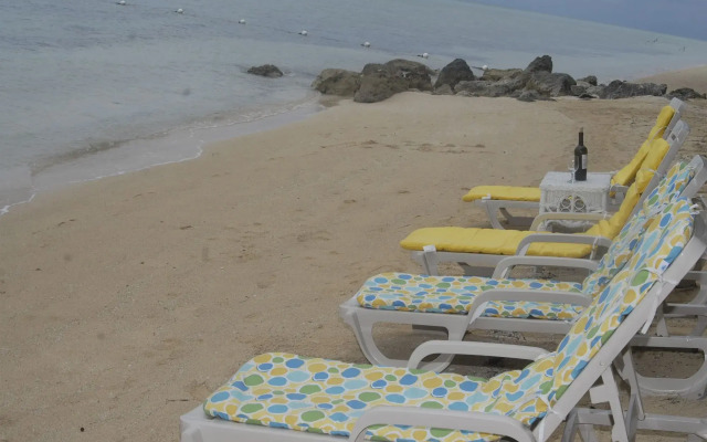 Coral Harbour Beach House And Villas