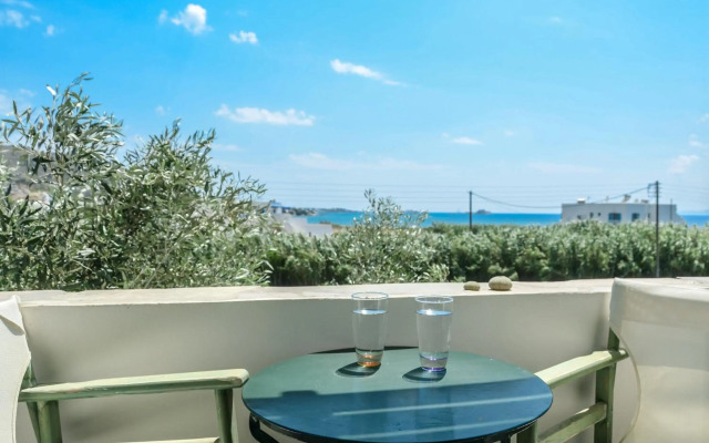 Studios Vrettos Beachfront Hotel