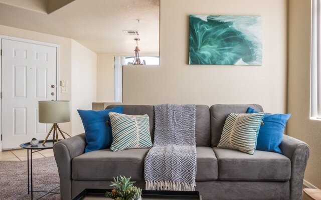1 BR Apt with Parking by Frontdesk