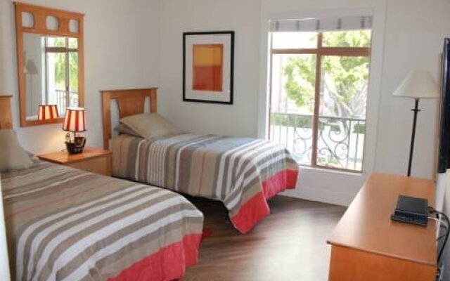 Oakwood At 1060 Glendon Avenue