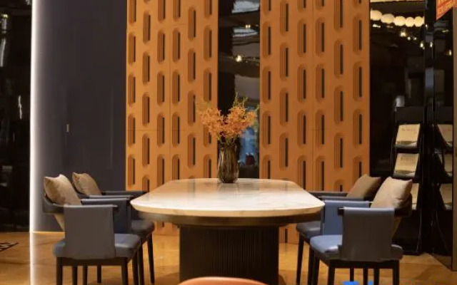 New Joy Hotel (Internatial Trade Spring Department Store Shopping)