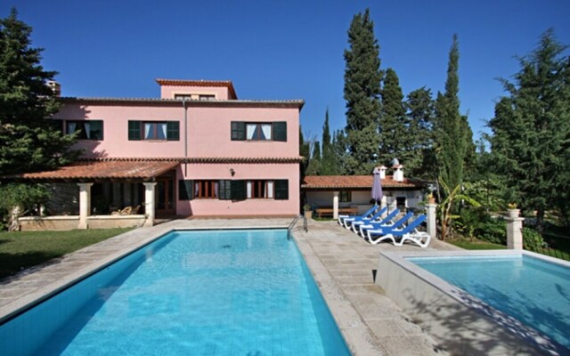 Villa - 8 Bedrooms with Pool and WiFi - 103182