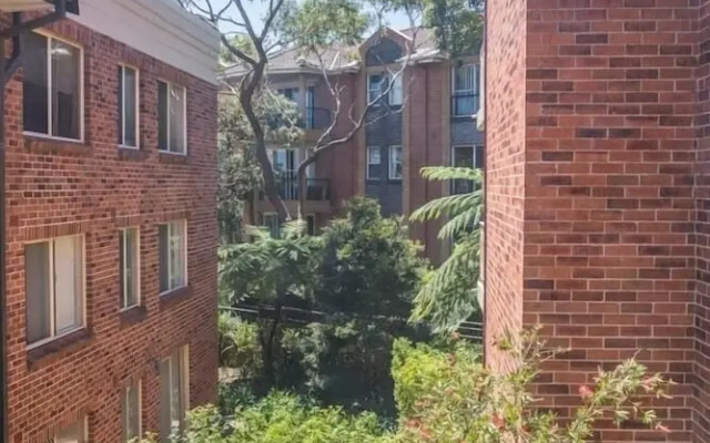 Rustic Hardwood 2 Bedroom Apartment in Randwick
