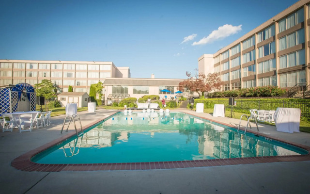 Chester Hotel & Conference Center