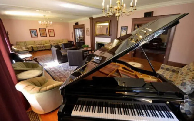 Gateways Inn & Restaurant