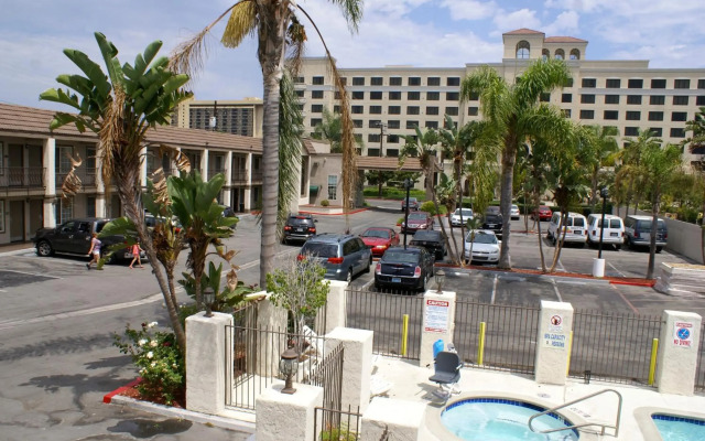 Queens Inn Anaheim