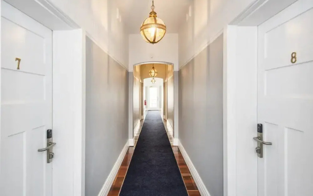 The 1920s - 'the Golden Palm' Suite Apartment