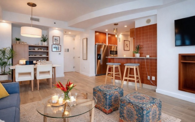 RS Suites - The AKA Residence