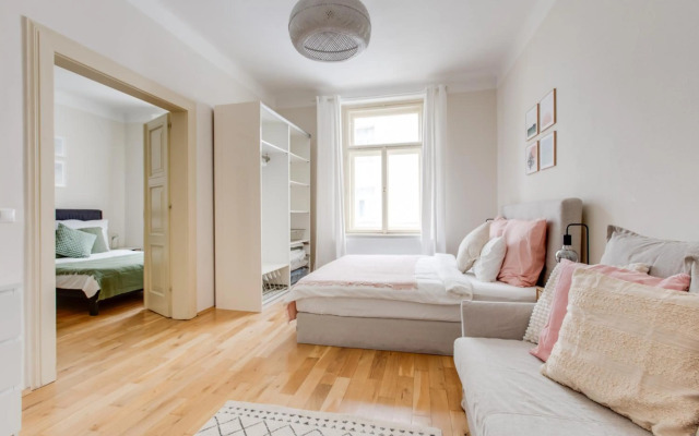 Modern Quiet Apartment next to Wenceslas Square