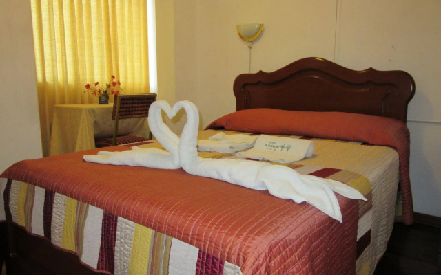 Las Palmeras Inn