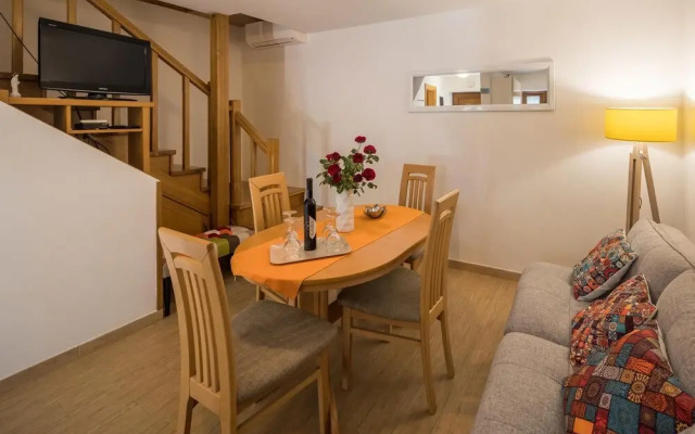 Stunning Home in Sosici With Wifi and 2 Bedrooms