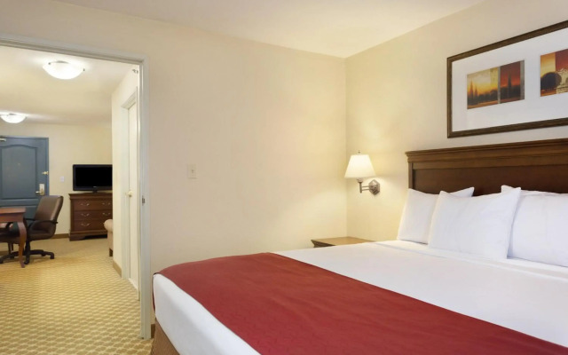 Country Inn & Suites by Radisson, Nevada, MO