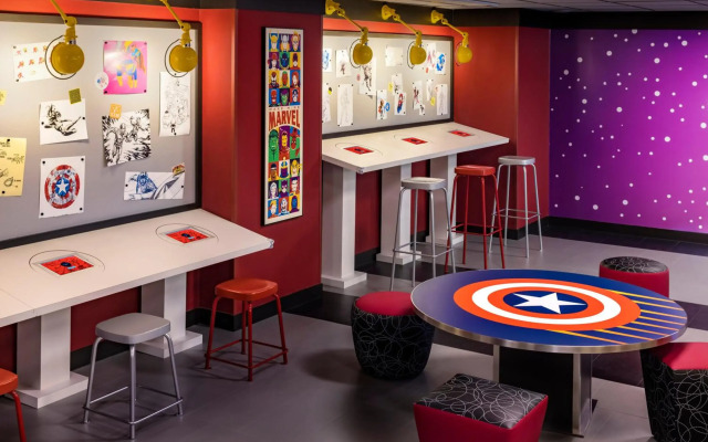Disney's Hotel New York - The Art of Marvel