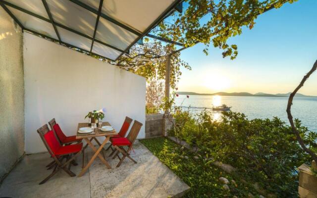 Apartment Dia - 30 m from sea