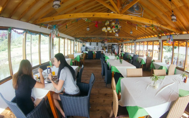 Toba Village Inn