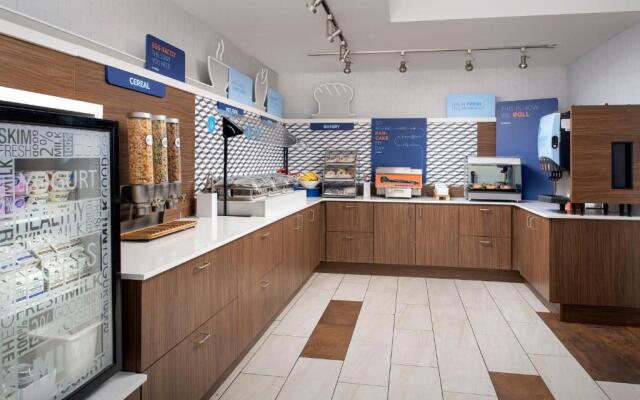 Holiday Inn Express Knoxville-Strawberry Plains by IHG
