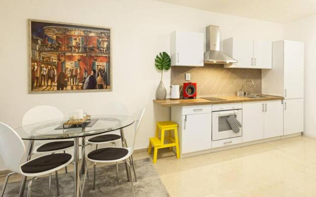 Spacious stylish studio up to 4ppl close to centre