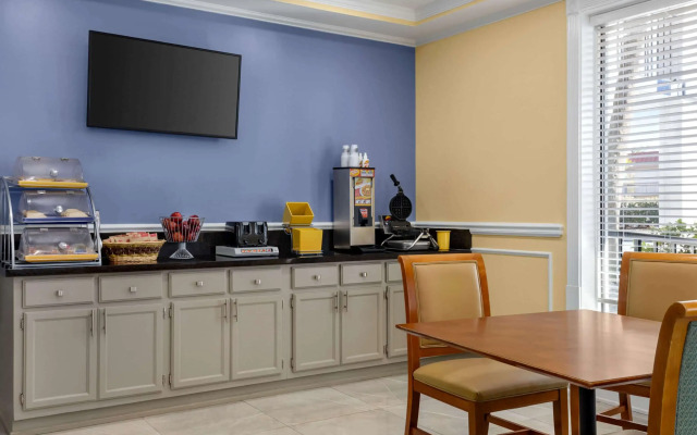 Days Inn by Wyndham Kingsland GA