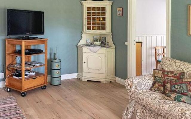 Three-Bedroom Holiday home in Gamleby 2