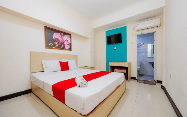 RedDoorz near Istana Plaza 2 – Guest Rooms – Bandung