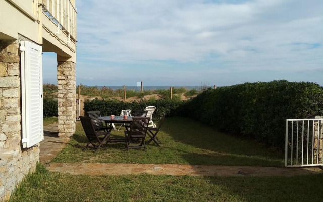 Sea front apartment in Platja Pals with terrace and parking