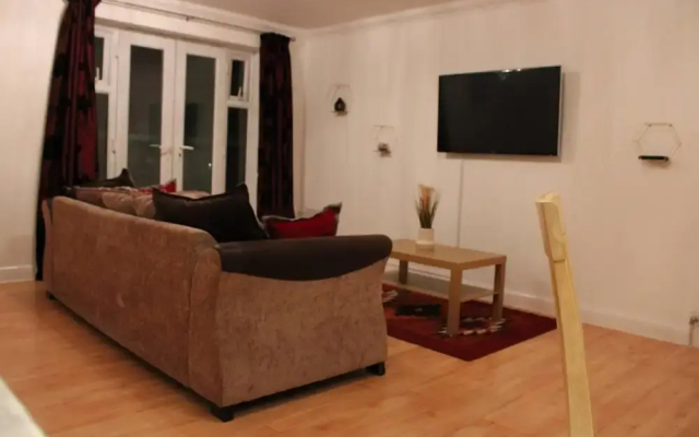 Apartment - Sleeps 2 - Parking - Station Close