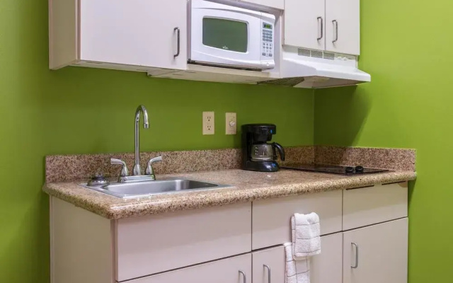 OYO Townhouse Sulphur, la Extended Stay