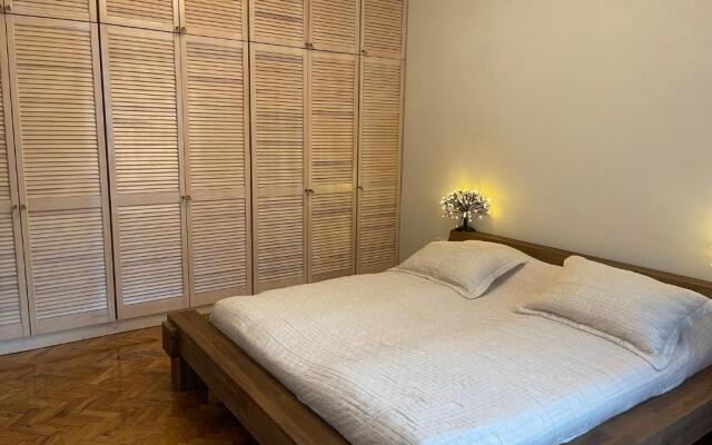 Apartment Antique Theatre 2