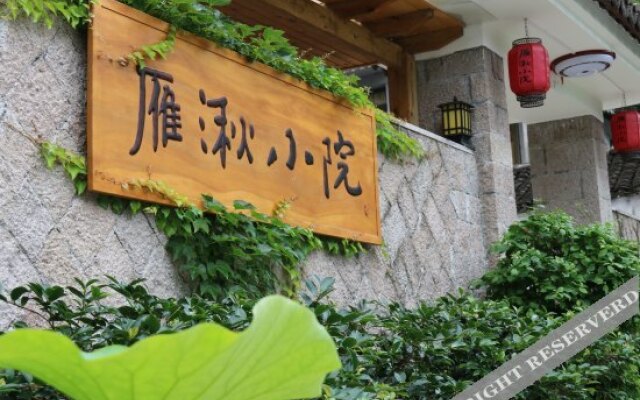 Yaqiu Courtyard Featured Hostel